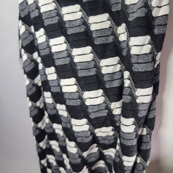 Dana Herbert Black & White Geometric Professional Lightweight Infinity Scarf - Picture 3 of 6